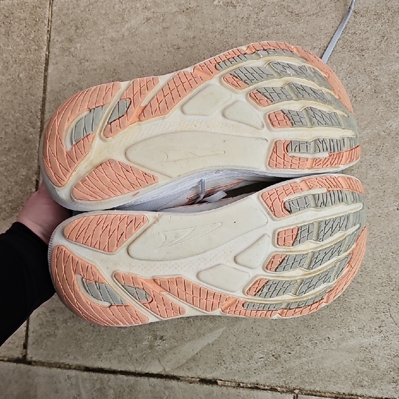 Altra - Picture 8 of 8